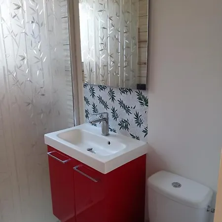 Petit En Bois Chalet *